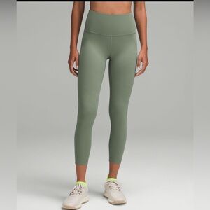 LULULEMON NWT Wunder Train High-Rise Ribbed
Tight 25"